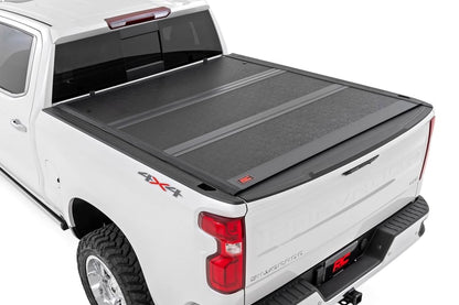 Rough Country Hard Low Profile Bed Cover 5"10" | Bed Chevy/GMC Sierra 1500 (19-26)/Silverado 1500 (19-26)