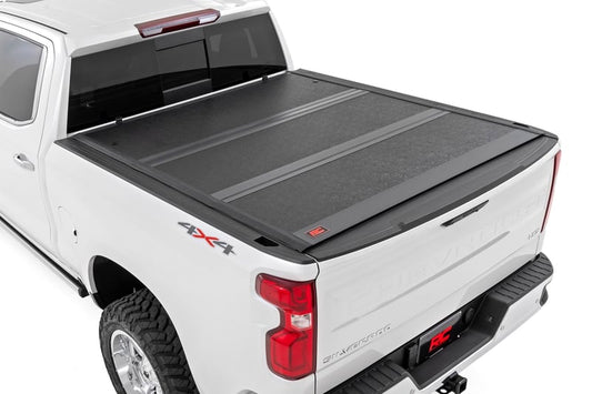 Rough Country Hard Low Profile Bed Cover 5"10" | Bed Chevy/GMC Sierra 1500 (19-26)/Silverado 1500 (19-26)